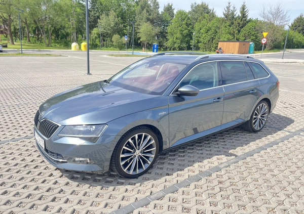 Skoda Superb cena 114394 przebieg: 129000, rok produkcji 2017 z Starachowice małe 232